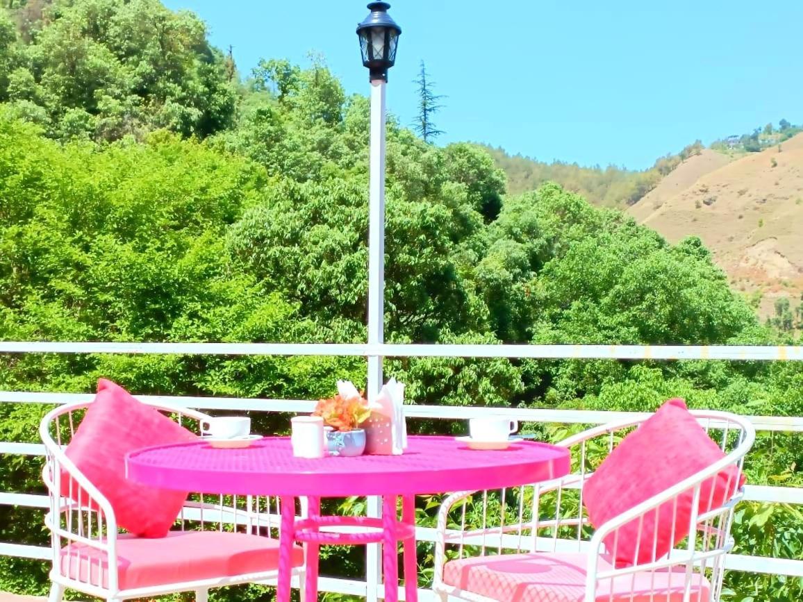 Aamod At Shoghi Luxury Cottage Resort Shimla Ngoại thất bức ảnh
