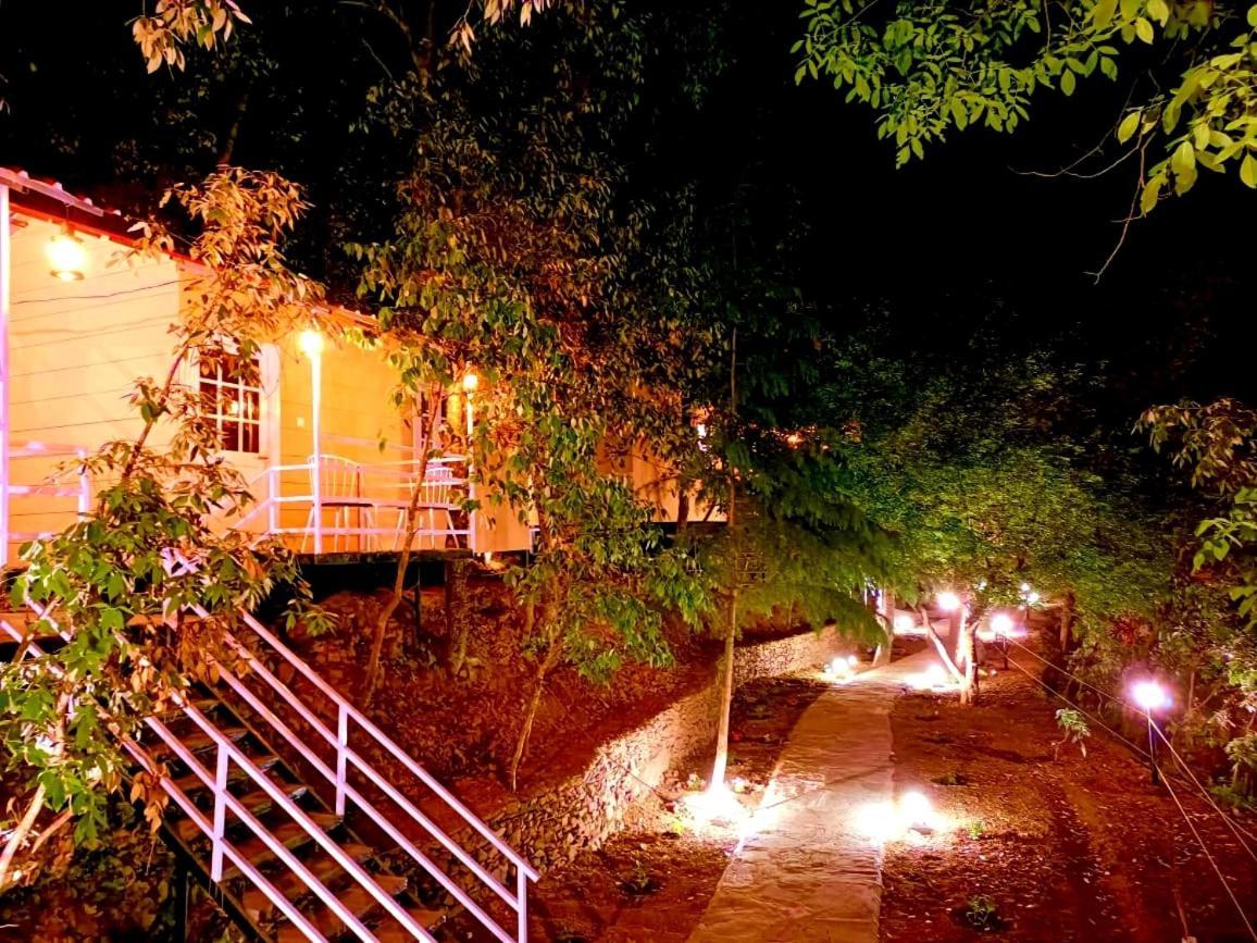 Aamod At Shoghi Luxury Cottage Resort Shimla Ngoại thất bức ảnh